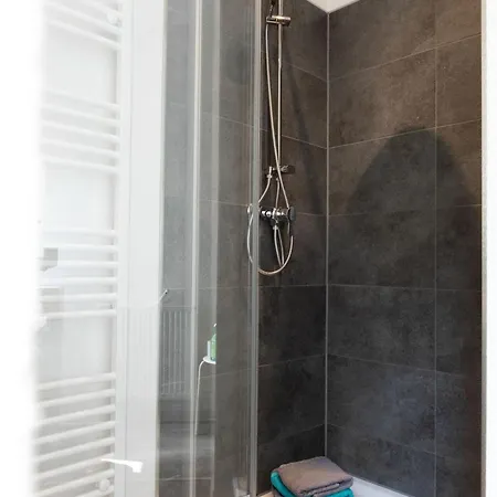 Moderne In Alter Apartman